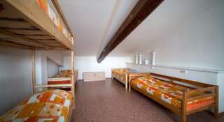 Гостиница Хостел Клуб Путешествий Иркутск Кровать в общем номере с 5 кроватями-2